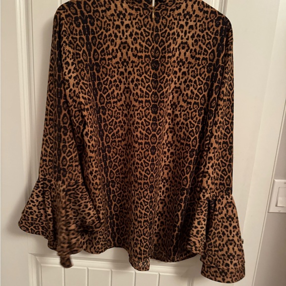 Animal print blouse size XL by Peter Nygard.Made in Indonesia - Picture 3 of 5